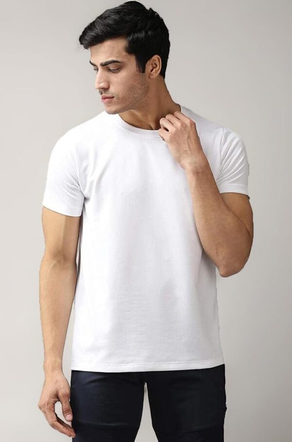 Your go-to for everything. From casual Fridays to a Sunday brunch, our plain white tee is the perfect foundation for any outfit