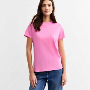 Glow Mall brand ki plain gulabi (pink) rang ki T-shirt, jo mahilaon (women) ke liye online India mein uplabdh hai.