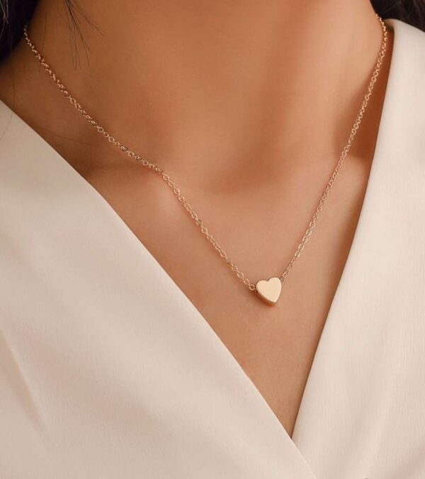Gold-Plated Mini Heart Pendant Necklace Minimalist Locket या Gold-Plated Chain Gift for Women Everyday Wear